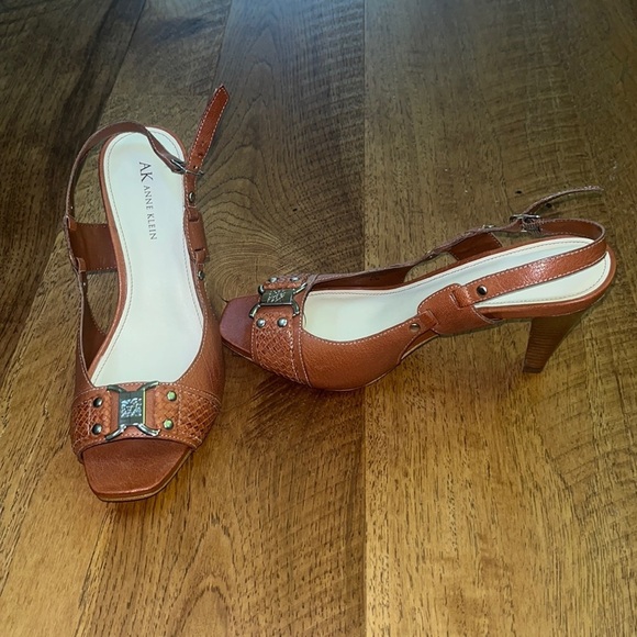 AK Anne Klein Woman’s Heels Size 8.5 - Picture 1 of 7